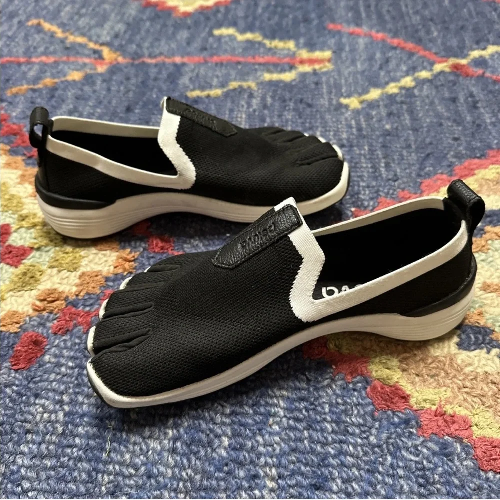 Black and White Women's Toe Shoes - Picture 3 of 9